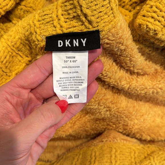Cable knit and fleece throw blanket by DKNY - Picture 2 of 4